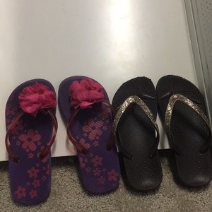 2 pairs of cute flip flops